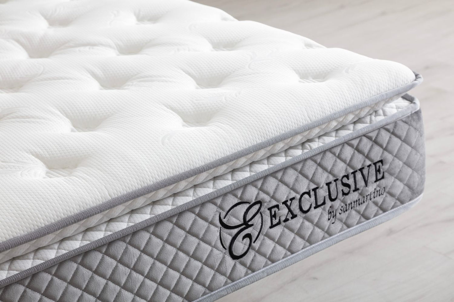 Matelas San Martino Exclusif Ressorts Gris 32cm d'Epaisseur Avec Surmatelas Intégré