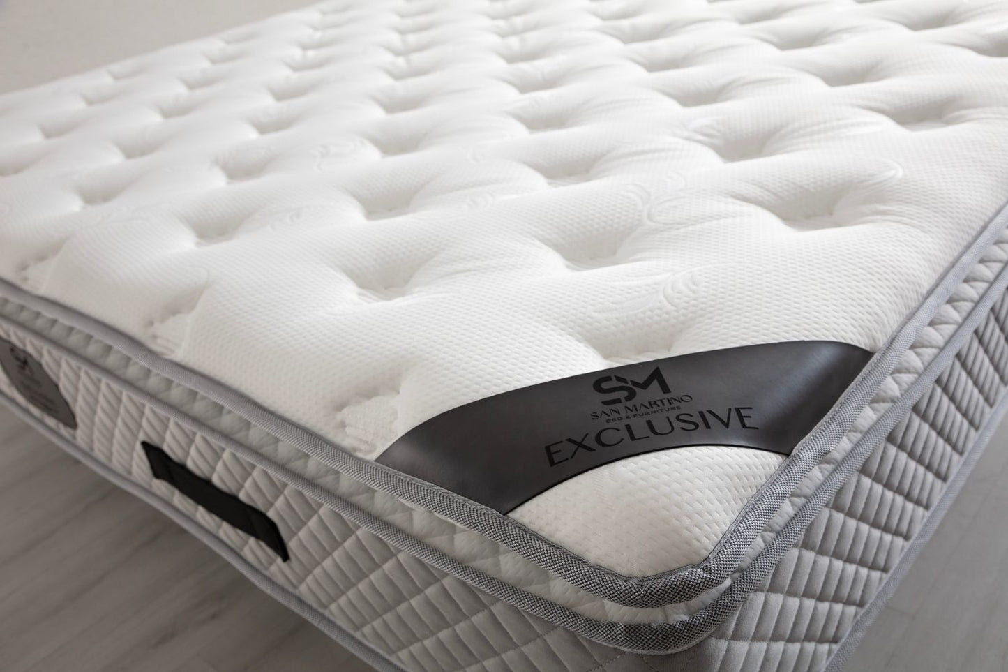 Matelas San Martino Exclusif Ressorts Gris 32cm d'Epaisseur Avec Surmatelas Intégré