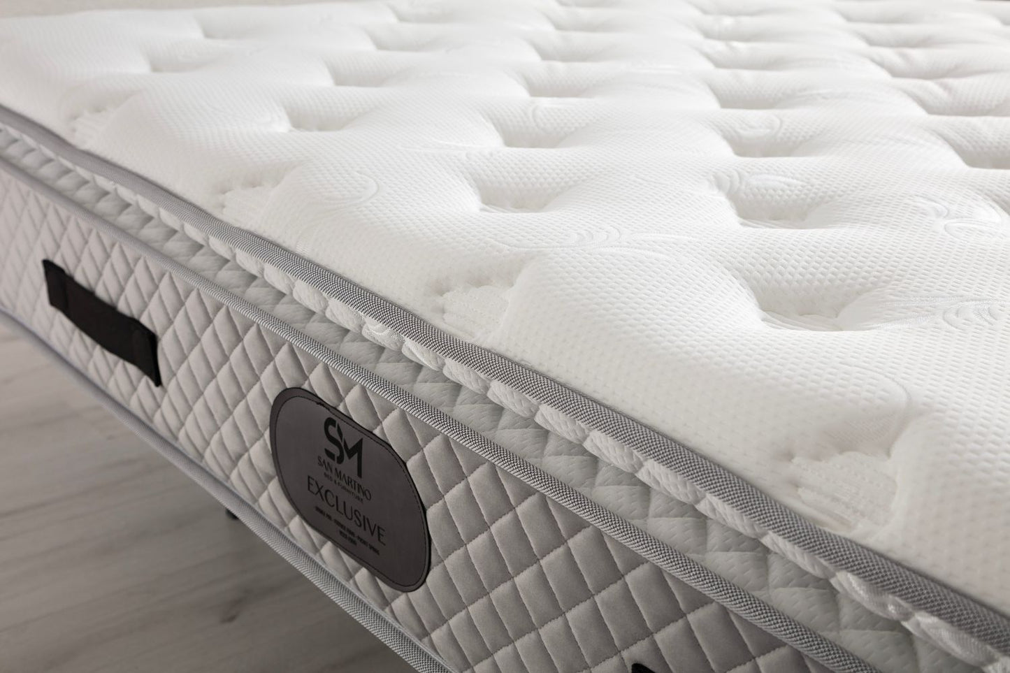 Matelas San Martino Exclusif Ressorts Gris 32cm d'Epaisseur Avec Surmatelas Intégré